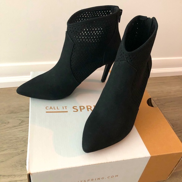 (SOLD)🎉HOST PICK🎉 BNWT CALL IT SPRING Holeman Black suede boots - Picture 1 of 6